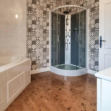 Awesome In With Wifi بيت للعطل Arthenac